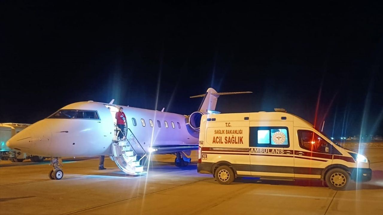 Van'da 4 Aylık Bebek Ambulans Uçakla İstanbul'a Sevk Edildi