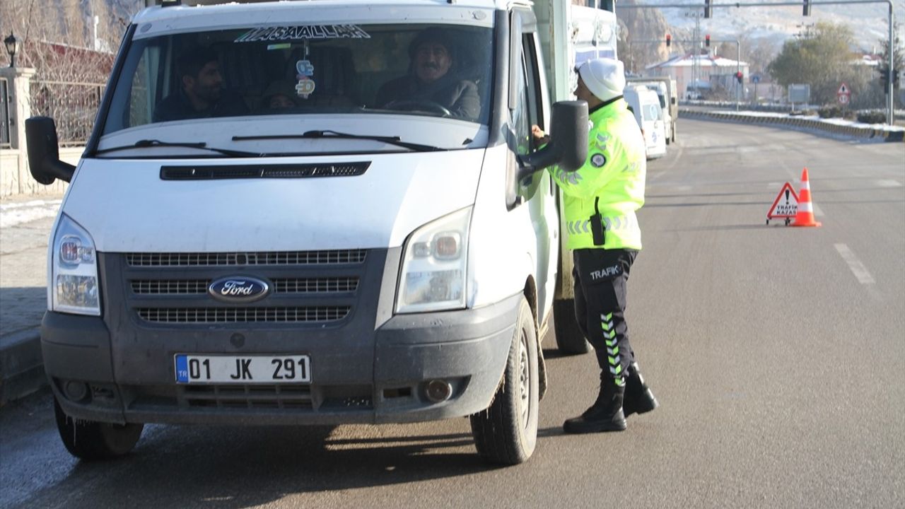 Van'da Zorunlu Kış Lastiği Denetimi Yapıldı