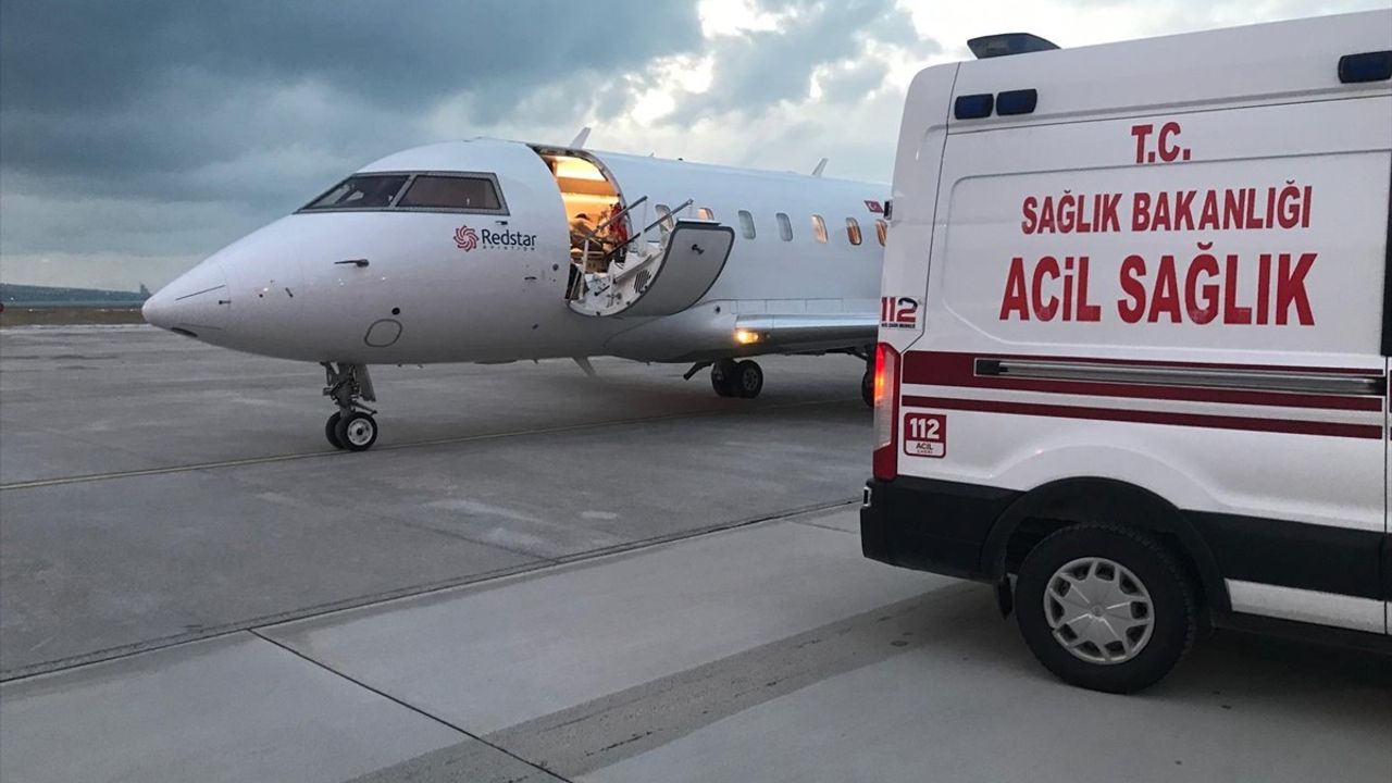 Van'dan İki Hasta İstanbul'a Ambulans Uçakla Sevk Edildi