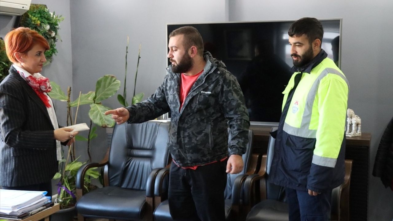 Yalova'da Temizlik İşçisi Duyarlılığı Öne Çıktı