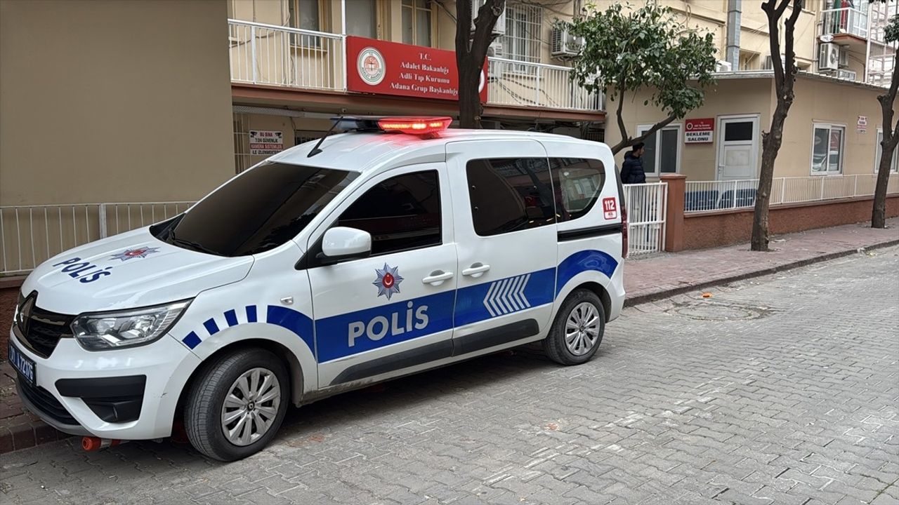 Adana'da Cam Silerken 13. Kattan Düşen Kadın Hayatını Kaybetti