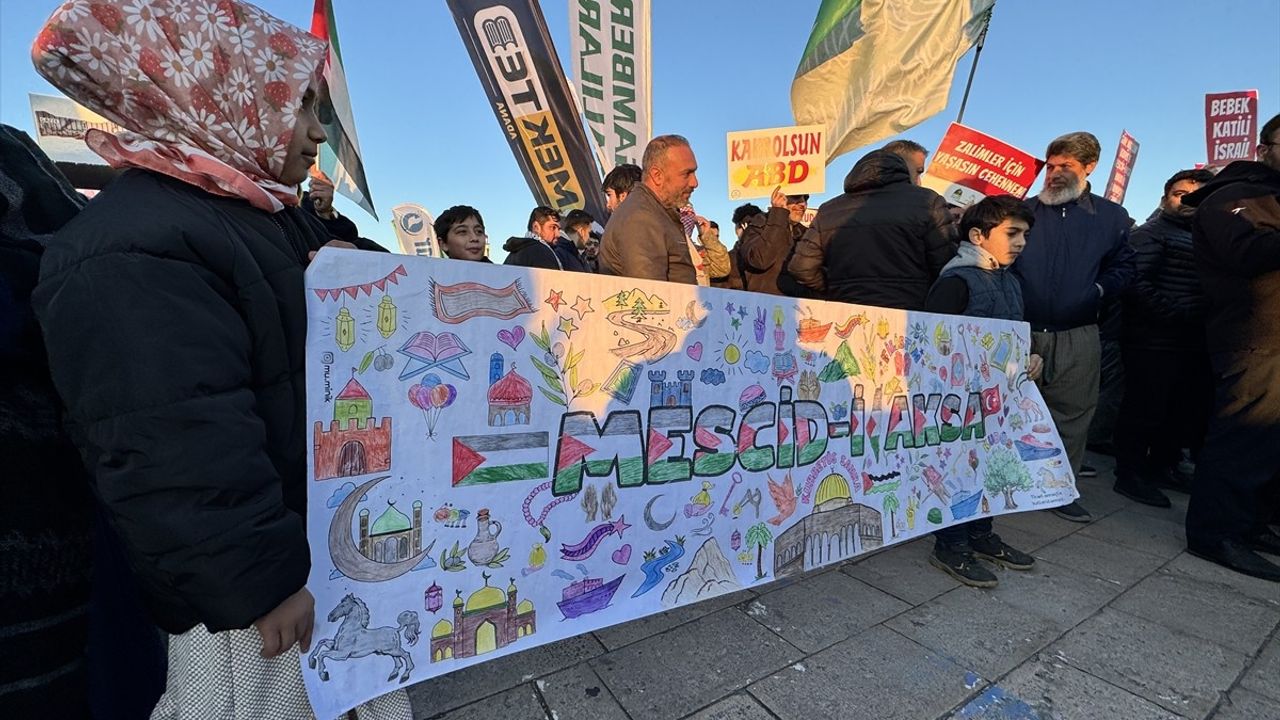 Adana'da Filistin İçin Protesto Gösterisi