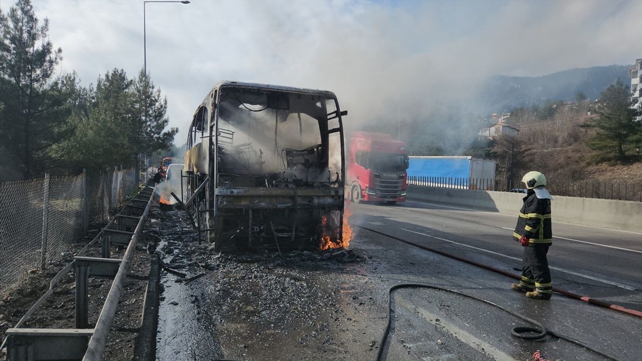 Adana'da Yolcu Otobüsü Yangını