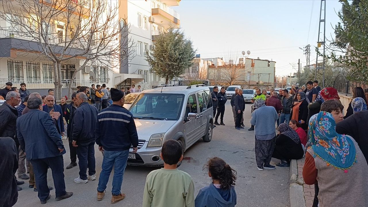 Adıyaman'da Hafif Ticari Araç Çocuk Yaraladı