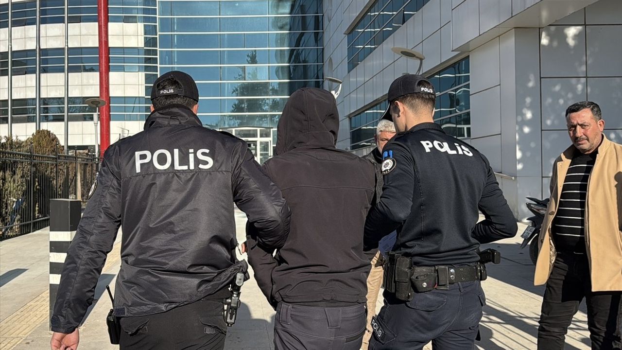 Adıyaman'da Sadaka Kutusu Hırsızı Yakalandı