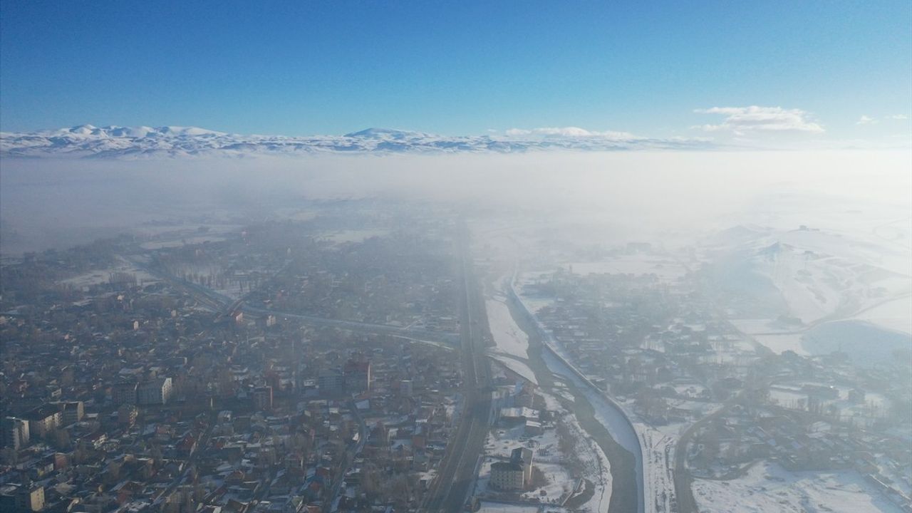 Ağrı'da Dondurucu Soğuklar Murat Nehri'nde Buz Kütleleri Oluşturdu