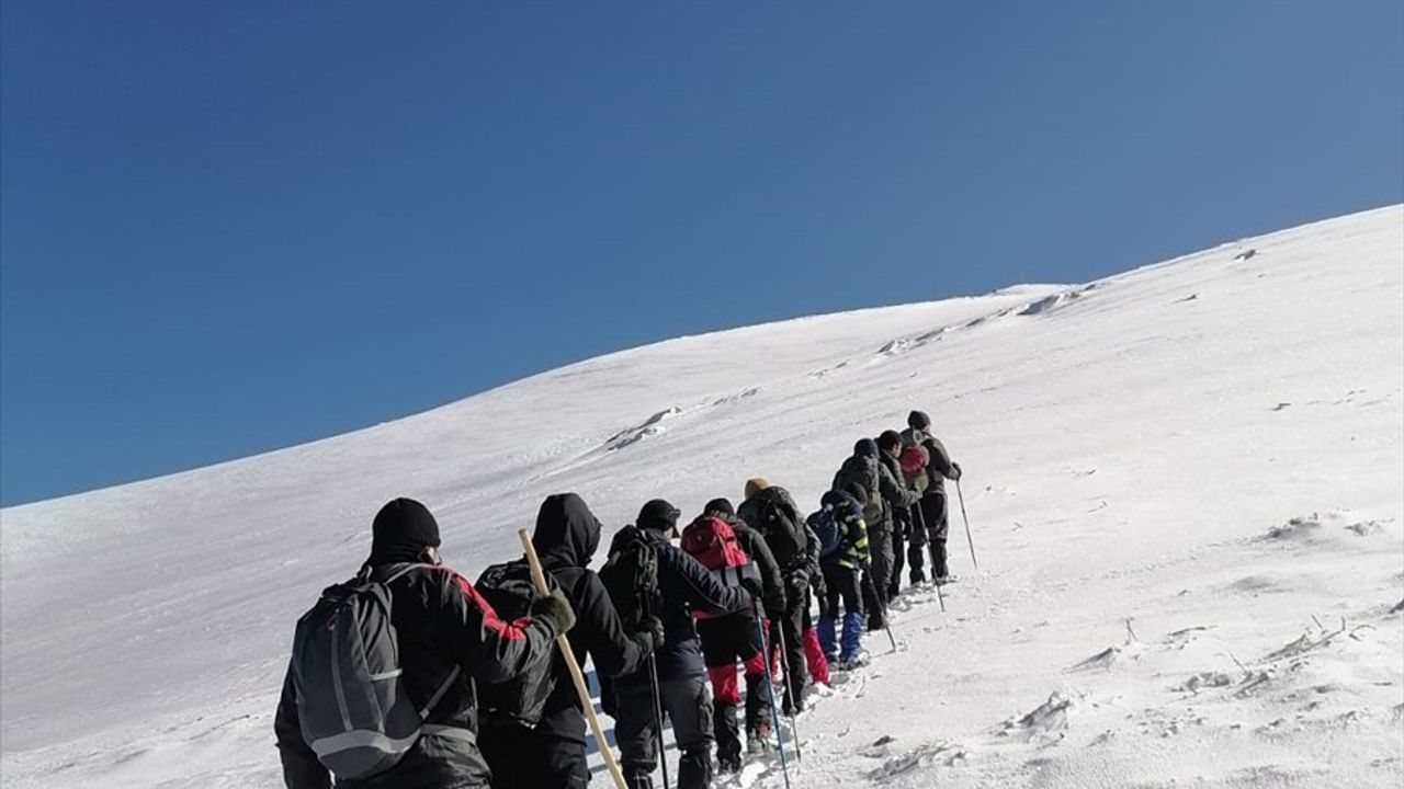 Amanos Dağları'nda Yıpranan Türk Bayrağı Değiştirildi