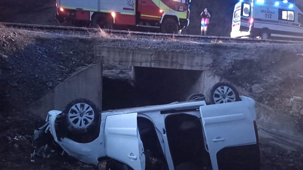 Amasya'da Devrilen Ticari Araçta 8 Yaralı