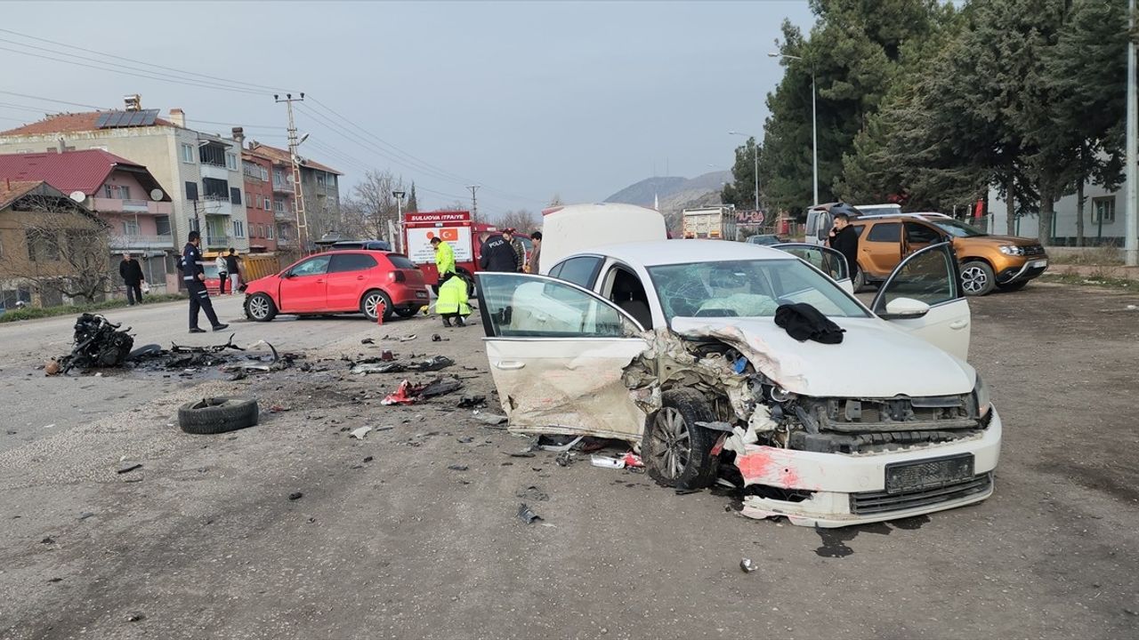 Amasya'da Trafik Kazası: 6 Yaralı, 1 Kişinin Durumu Ağır