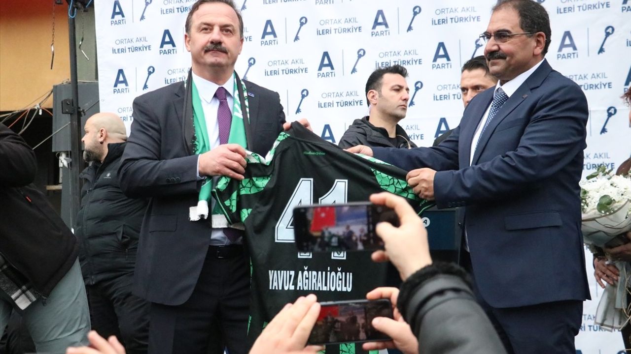 Anahtar Parti Genel Başkanı Yavuz Ağıralioğlu Kocaeli'de Partililerle Bir Araya Geldi