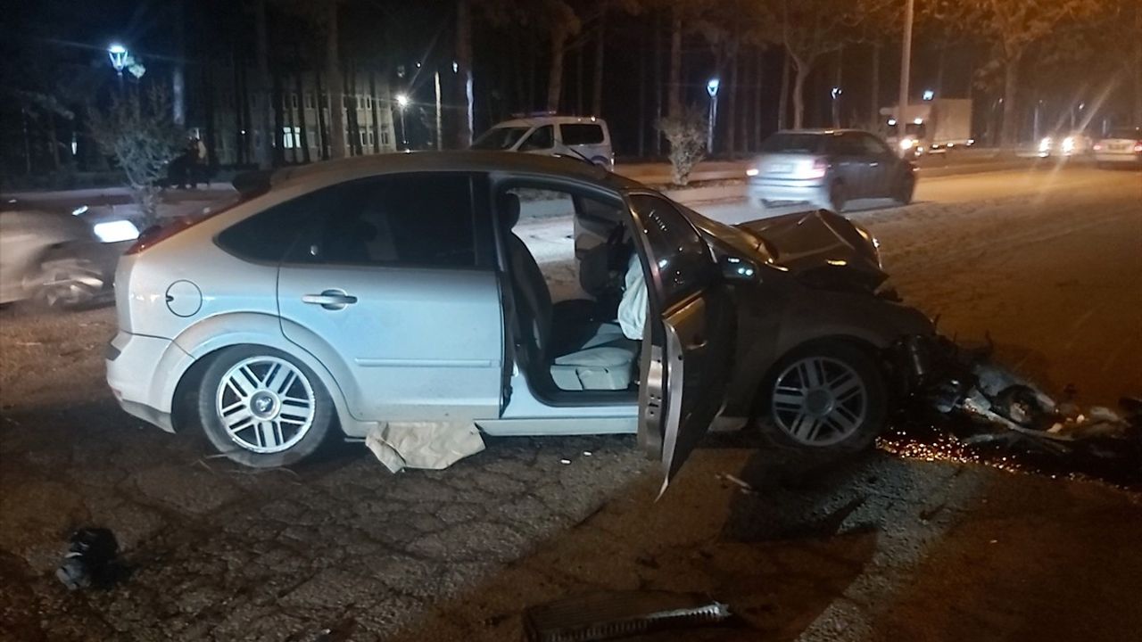 Ankara'da Trafik Kazası: 4 Yaralı