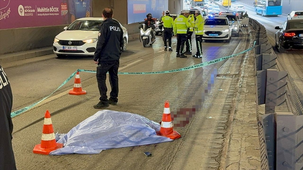 Antalya'da Motosiklet Kazası: Genç Sürücü Hayatını Kaybetti