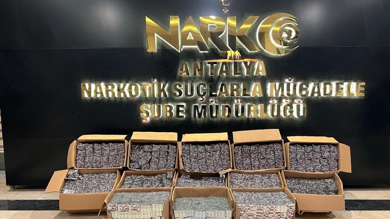 Antalya'da Uyuşturucu Operasyonu: 235 Binden Fazla Sentetik Ecza Ele Geçirildi