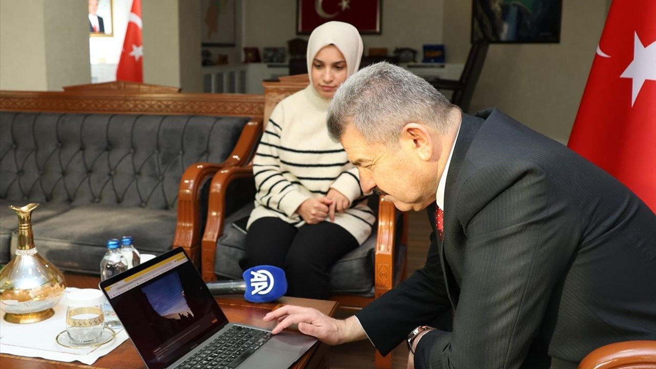 Artvin Valisi Ergün, Anadolu Ajansı'nın Oylamasına Katıldı