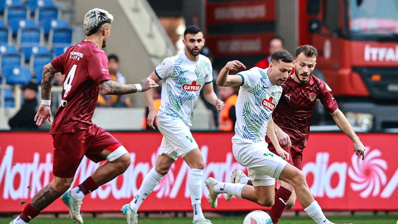 Atakaş Hatayspor ve Çaykur Rizespor Arasında Beraberlik