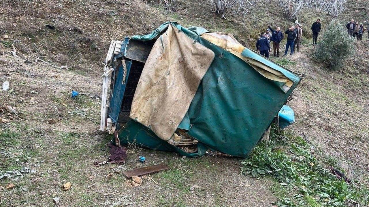 Aydın'da Pikap Uçuruma Yuvarlandı, 1 Ölü 6 Yaralı