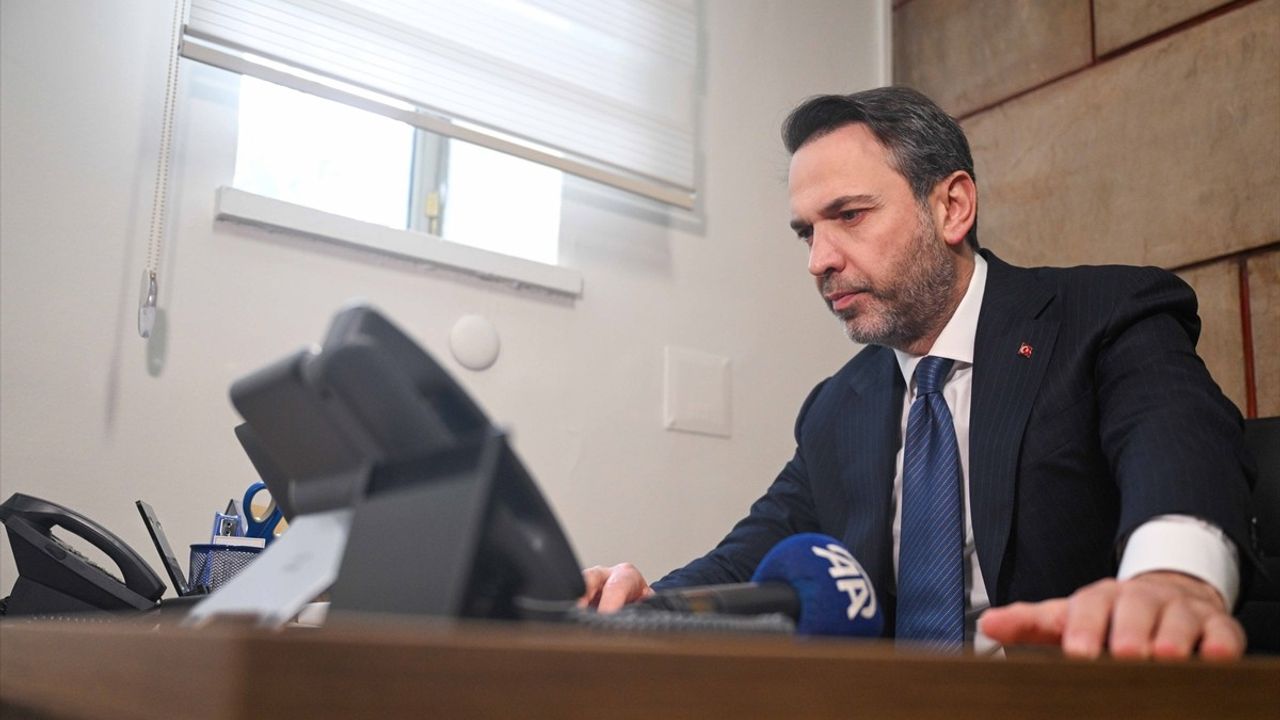 Bakan Bayraktar, Anadolu Ajansı'nın Yılın Kareleri Oylamasına Katıldı