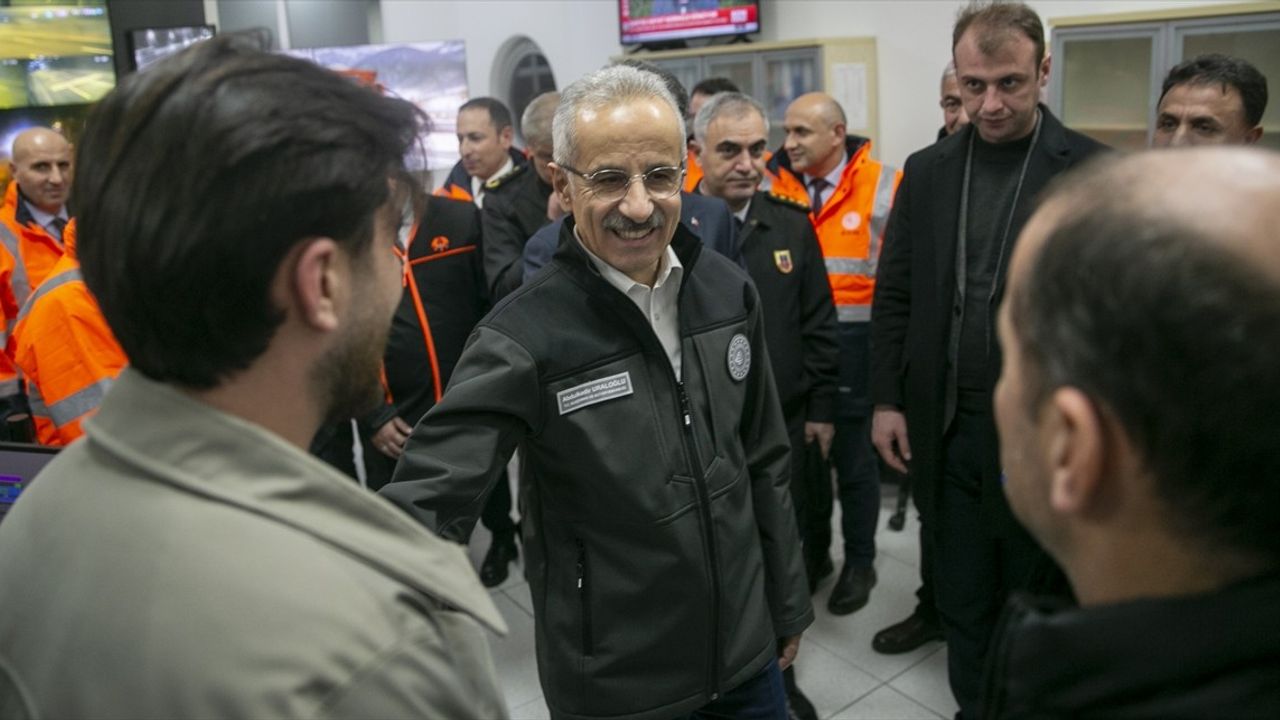 Bakan Uraloğlu, Bolu Dağı Tüneli'nde Uygulanan Projeleri Tanıttı