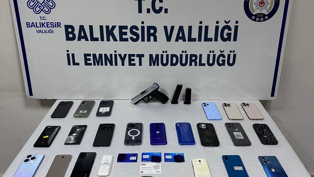 Balıkesir'de Büyük Dolandırıcılık Operasyonu: 13 Tutuklama