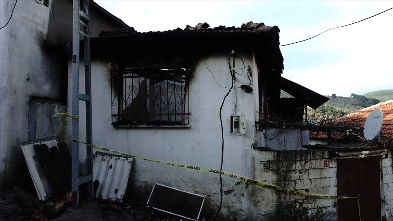 Balıkesir'deki Yangında Hayatını Kaybeden Kardeşlerin Cenazesi Defnedildi