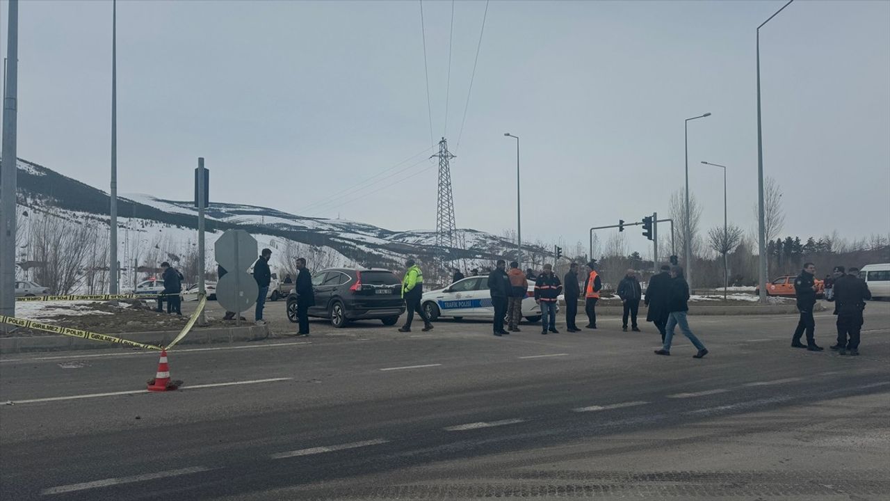 Bayburt'ta Cipin Çarptığı Sürücü Yaralandı