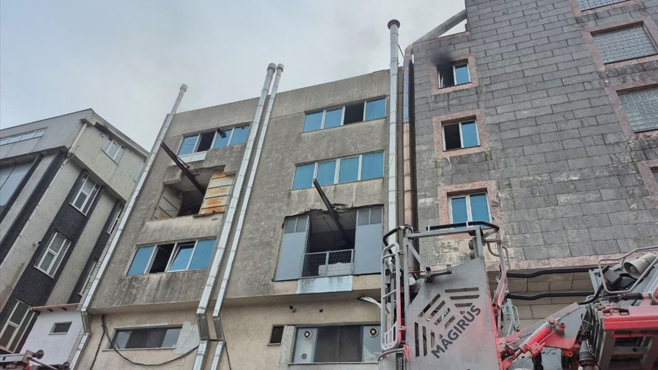 Beylikdüzü'nde Yangın Paniği: Ekmek İmalathanesi Alev Alev Yandı