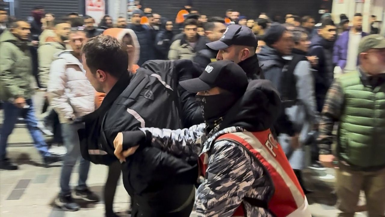 Beyoğlu'nda Yeni Yıl Kavgasına Polis Müdahalesi