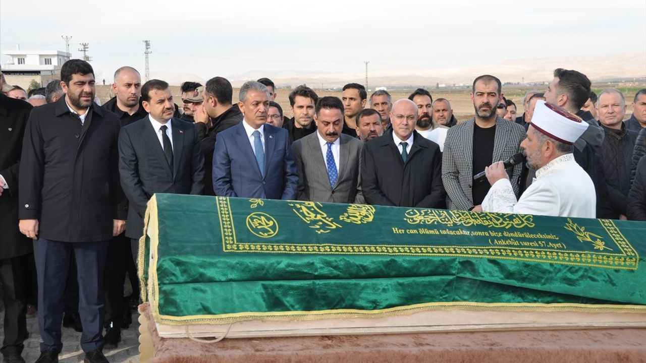 Bolu'daki Otel Yangınında Hayatını Kaybeden Genç Kız Mardin'de Defnedildi