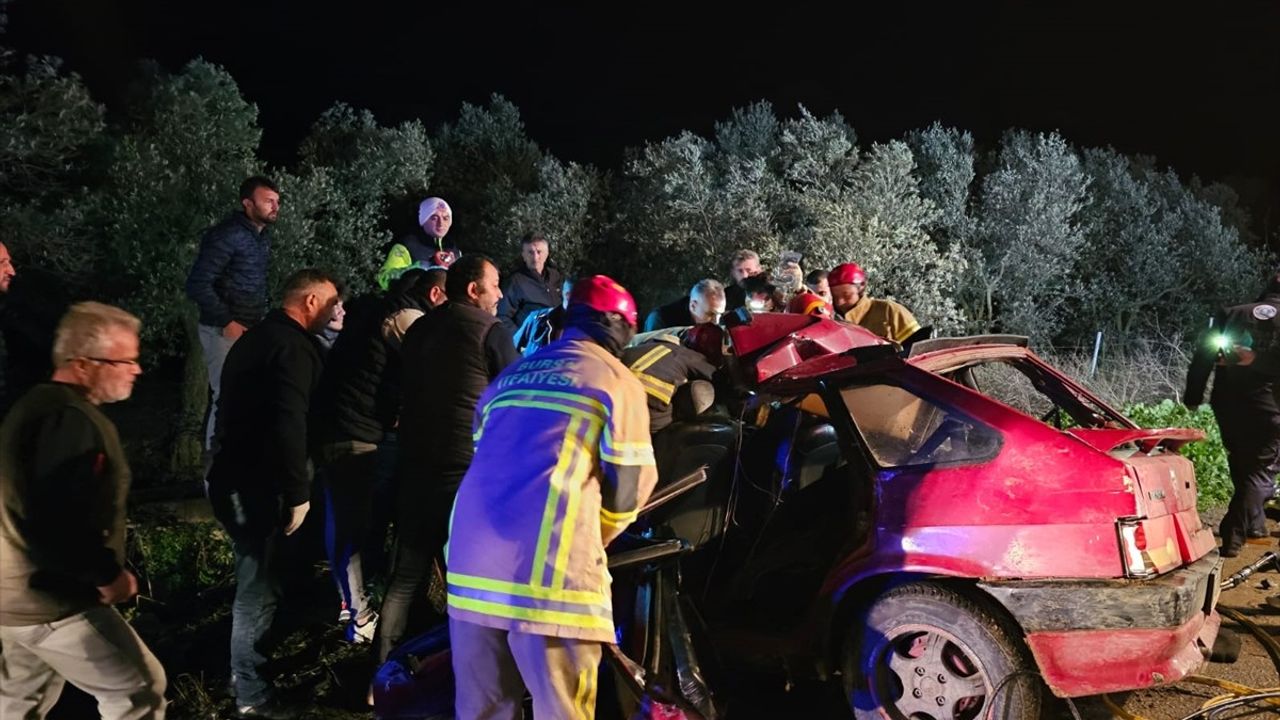 Bursa'da Tır-Otomobil Kazası: 1 Ölü, 2 Yaralı