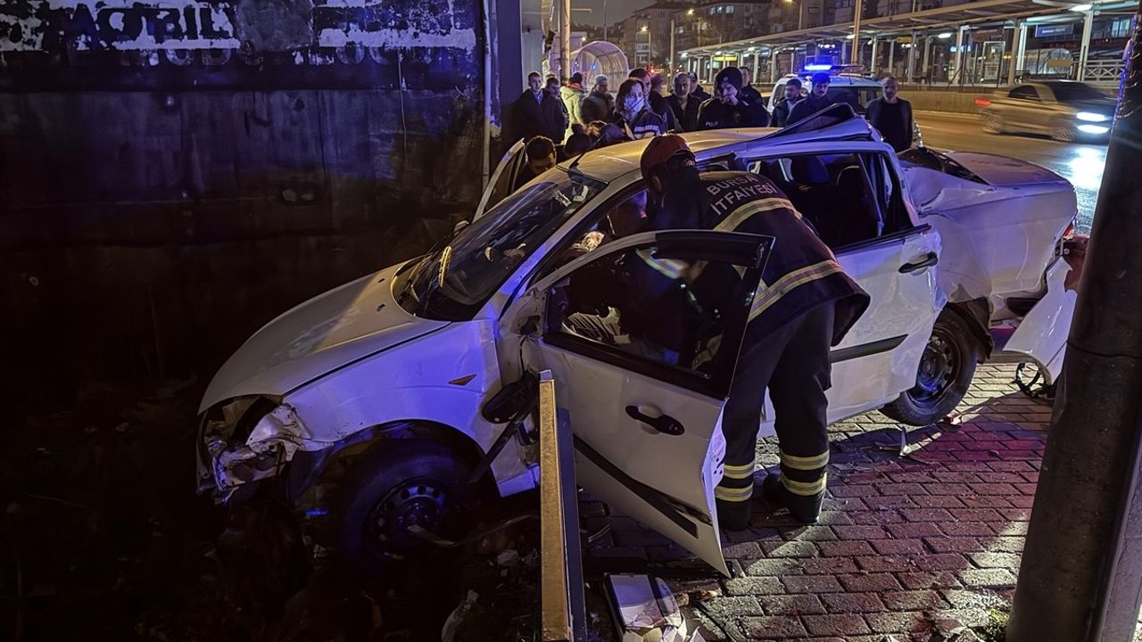 Bursa'da Trafik Kazası: 1 Ölü, 3 Yaralı