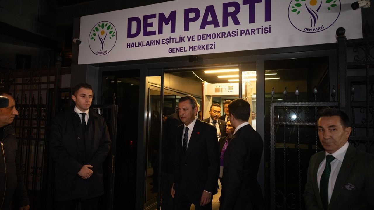 CHP Genel Başkanı Özel, DEM Parti Eş Genel Başkanı Bakırhan'a Taziye Ziyareti Gerçekleştirdi