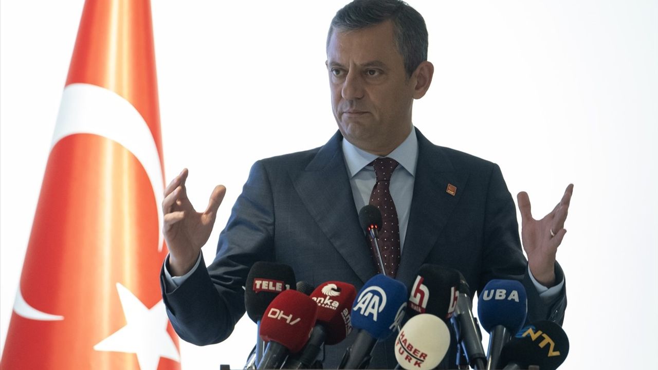 CHP Lideri Özgür Özel, 2024 Yılı Yılın Atatürkçüsü Ödülleri Töreni'nde Konuştu