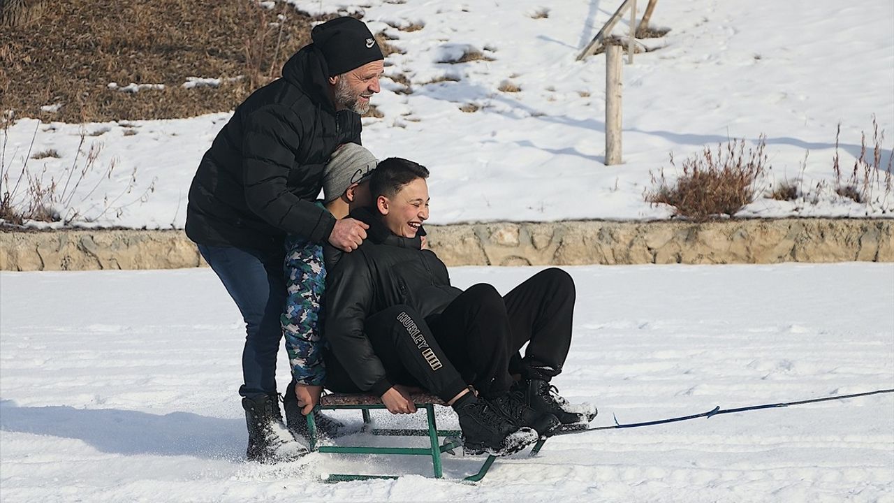 Çoruh Nehri'nde Kış Eğlencesi: Kızak Keyfi