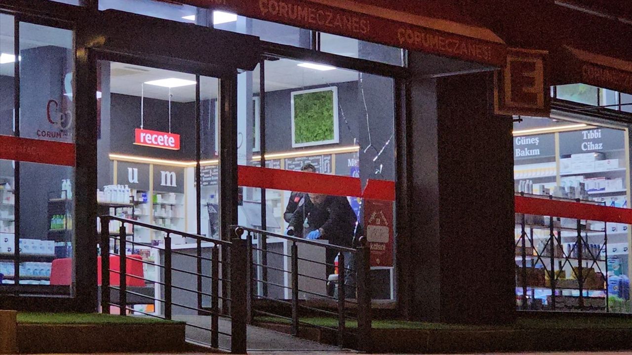 Çorum'da Eczaneye Taşlı Saldırı: İki Şüpheli Gözaltında