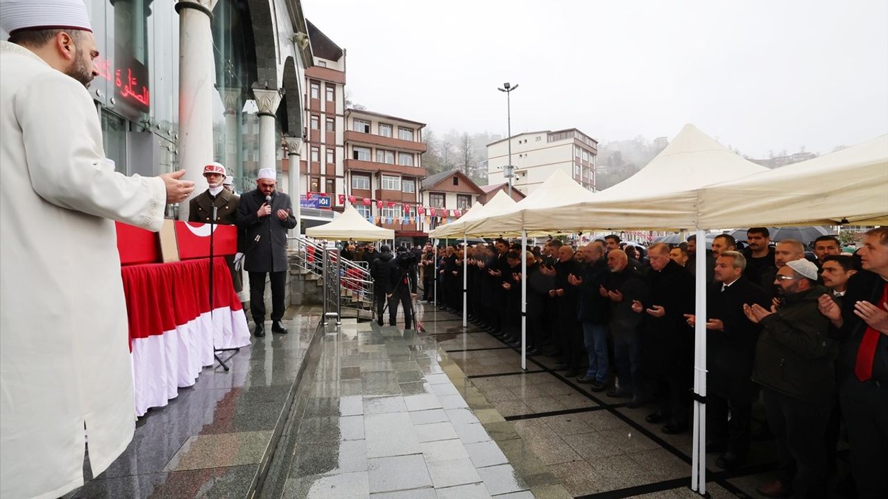 Cumhurbaşkanı Erdoğan, Rize'de Kıbrıs Gazisi Muhammet Karslı'nın Cenaze Törenine Katıldı