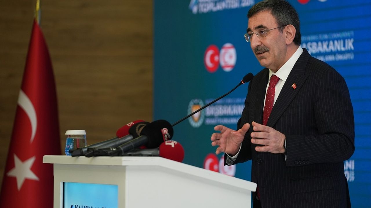 Cumhurbaşkanı Yardımcısı Yılmaz, KKTC'deki Kalkınma Planı'nı Açıkladı