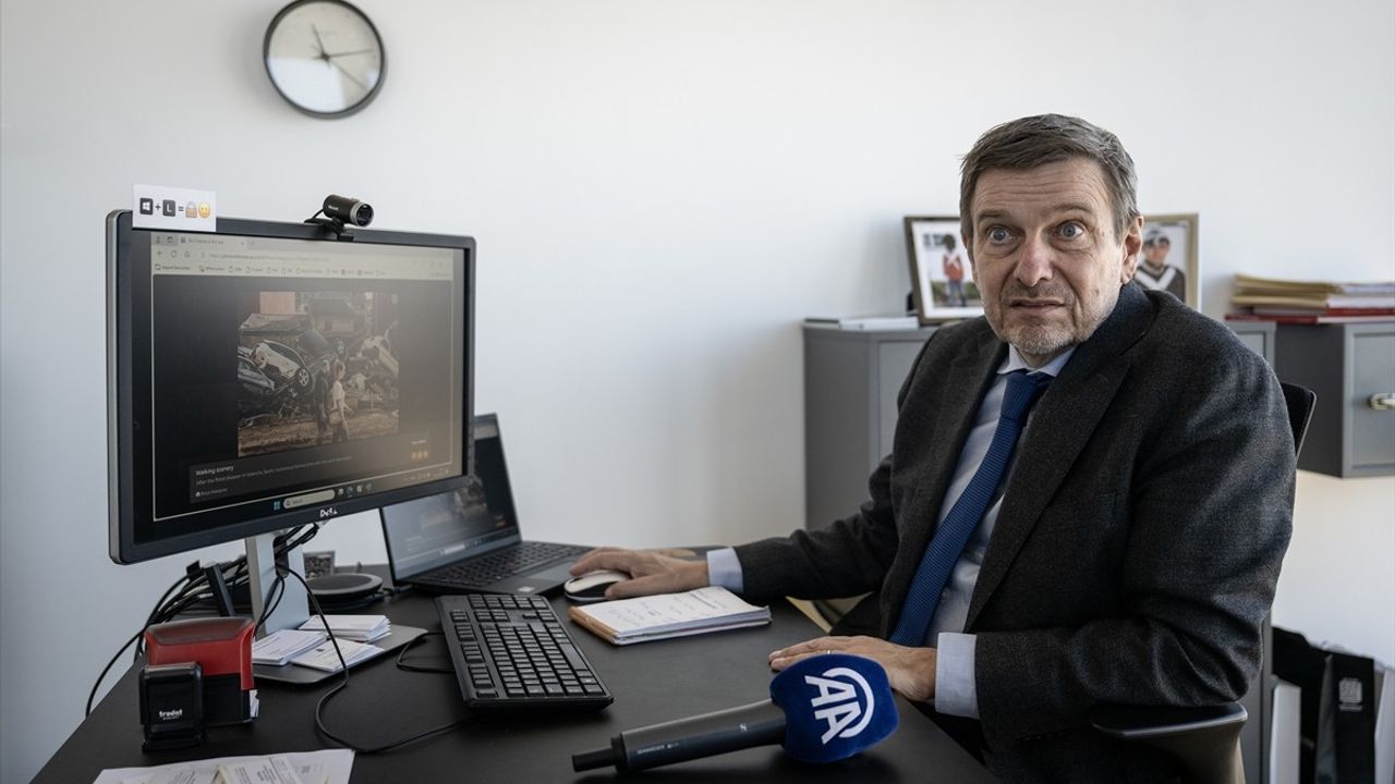 Danimarka Büyükelçisi Ole Toft Anadolu Ajansı'nın Oylamasına Katıldı