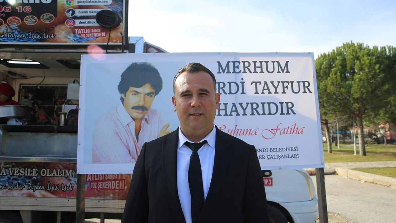 Denizli'de Ferdi Tayfur İçin Lokma Dağıtımı