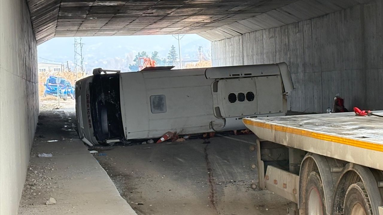 Denizli'de İşçi Servisi Devrildi: 4 Ölü, 19 Yaralı