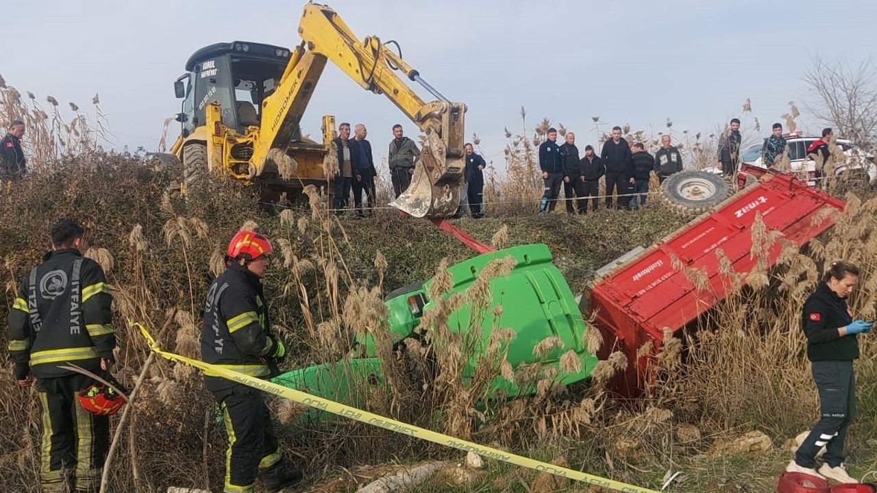 Denizli'de Traktör Devrildi: Sürücü Hayatını Kaybetti