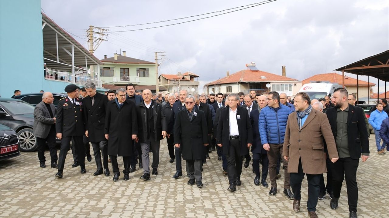 Denizli'de Traktör Kazasında Hayatını Kaybeden Hüseyin Yıldız'ın Cenazesi Defnedildi