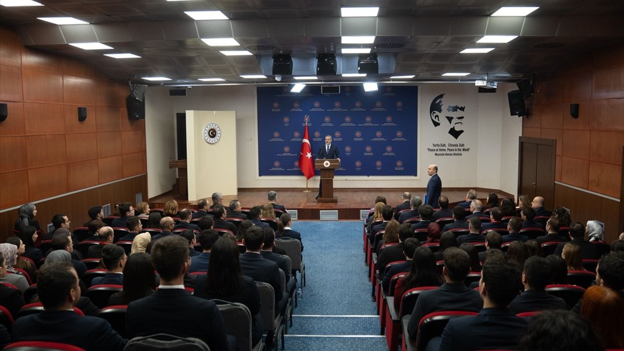 Dışişleri Bakanı Hakan Fidan Genç Diplomatlarla Bir Araya Geldi