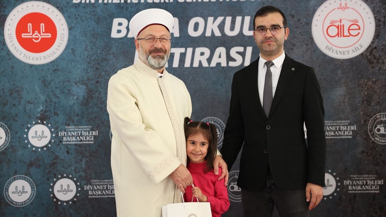 Diyanet İşleri Başkanı Ali Erbaş 'Baba Okulu' Projesinde Babalarla Bir Araya Geldi