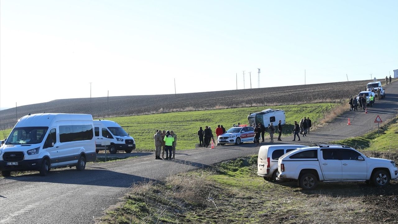 Diyarbakır'da Minibüs Devrildi: 9 Yaralı