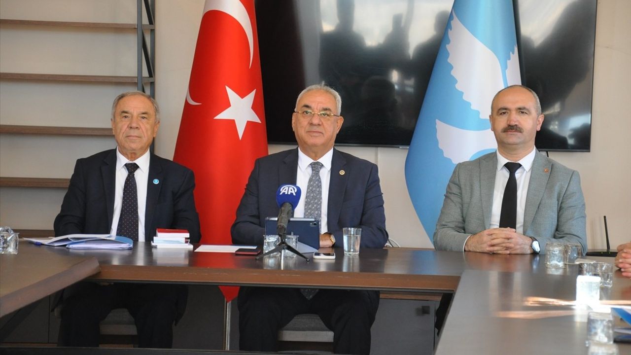 DSP Genel Başkanı Önder Aksakal Eskişehir'de CHP'yi eleştirdi