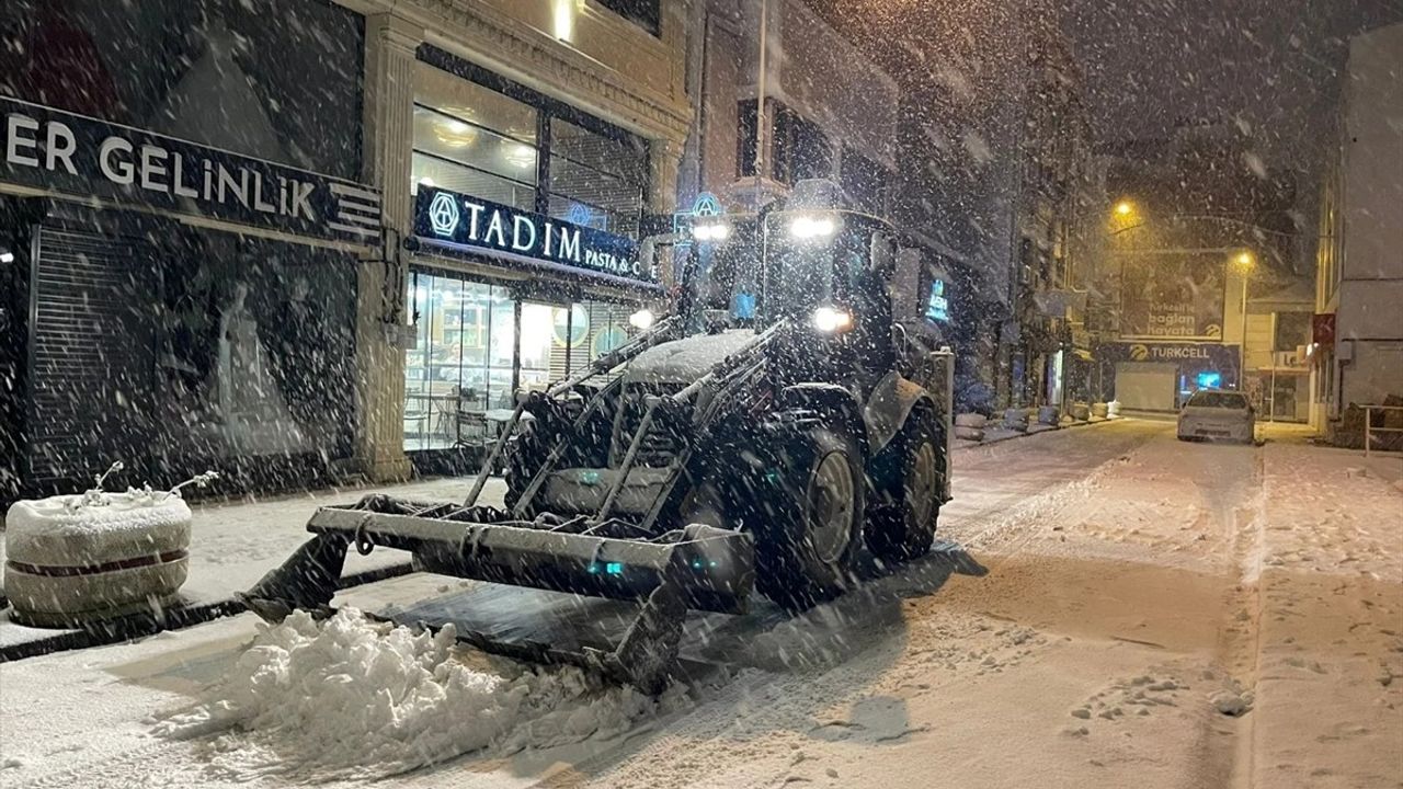 Edirne'de Karla Mücadele Çalışmaları Devam Ediyor