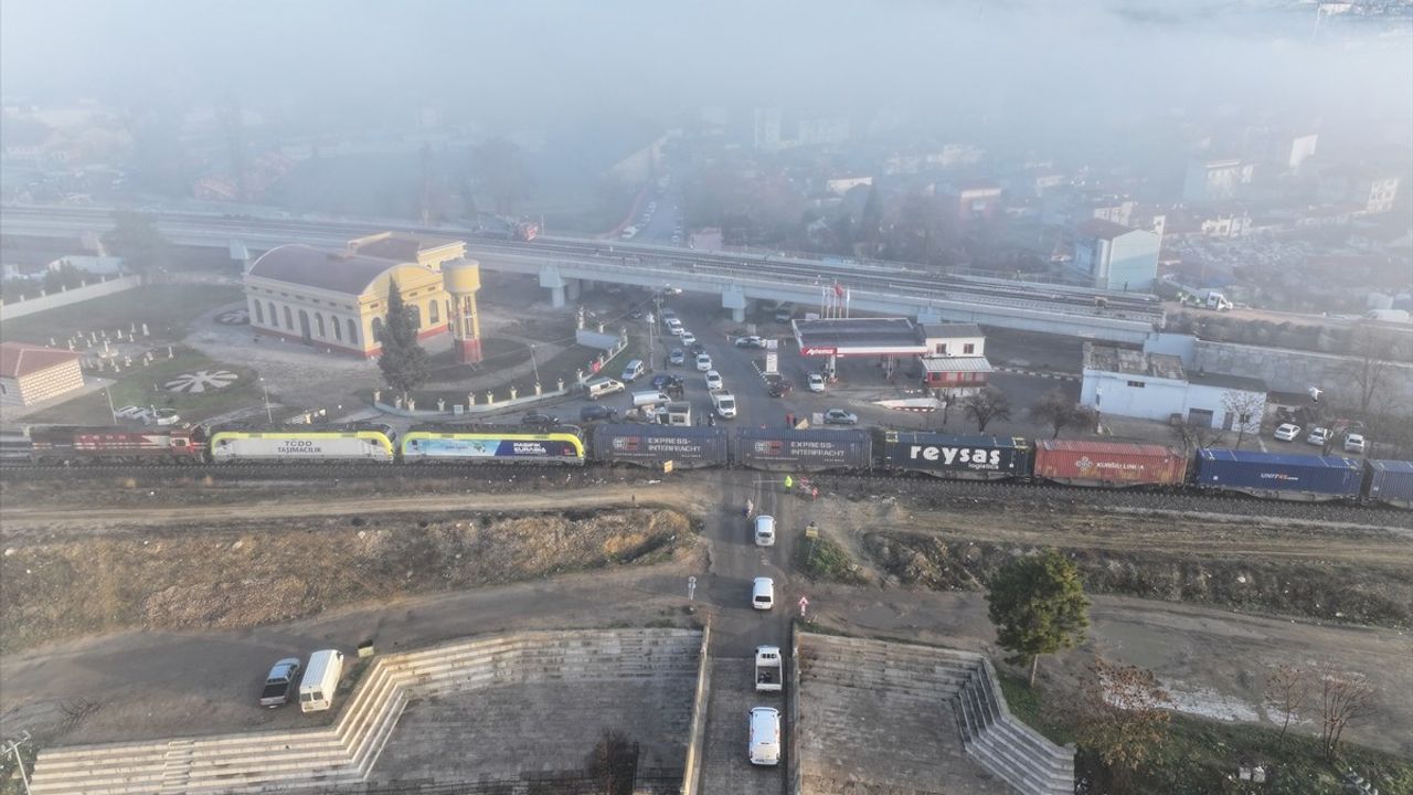 Edirne'de Lokomotif Arızası Ulaşımı Alt Üst Etti