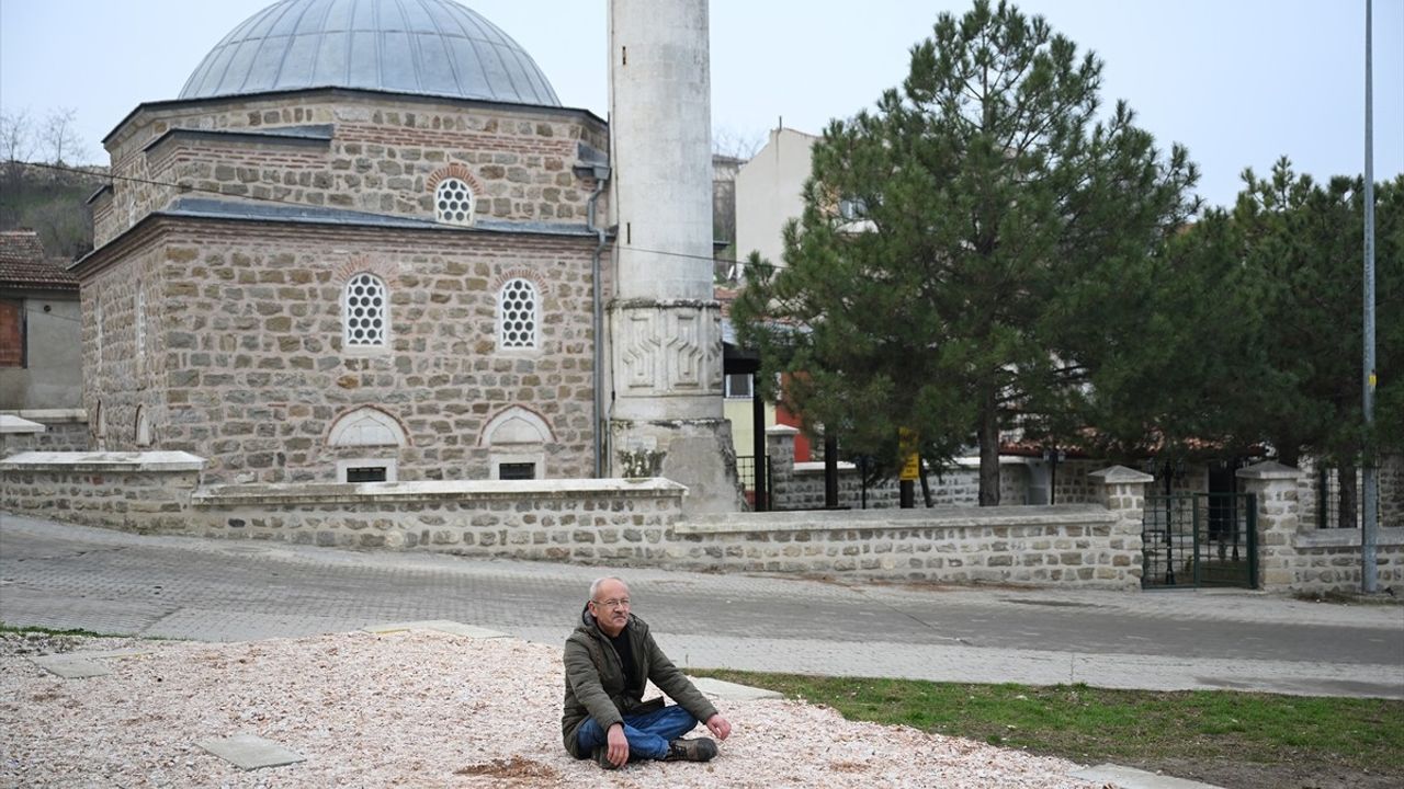 Edirne'de Mahalle Muhtarı Oturma Eylemi Gerçekleştirdi