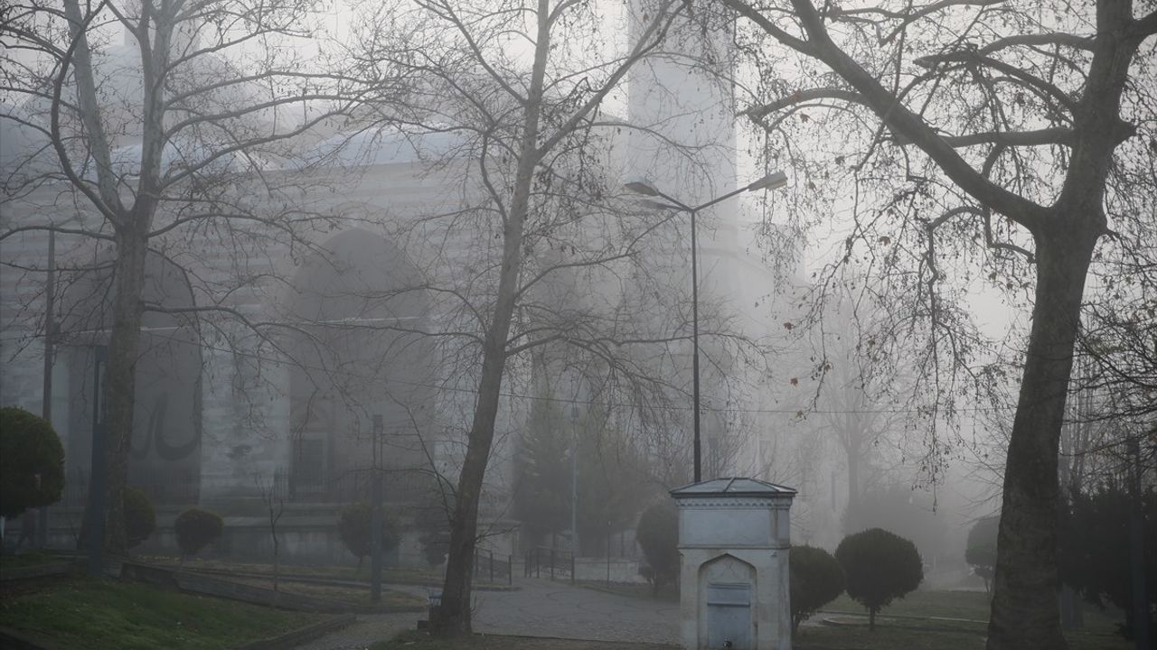 Edirne'de Yoğun Sis Etkili Oldu