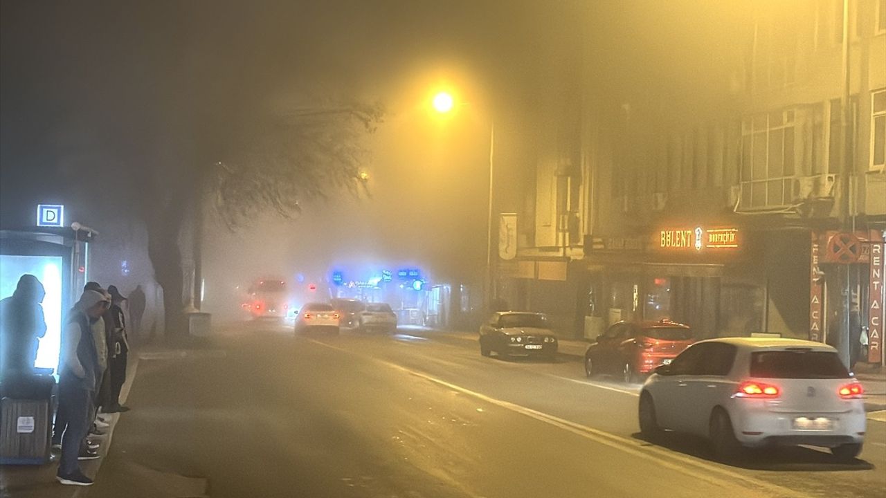 Edirne'de Yoğun Sis Görüş Mesafesini Etkiledi